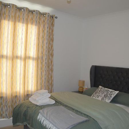 Two Bedroom Apartment In Londra Esterno foto