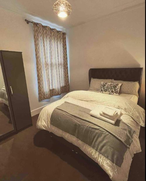 Two Bedroom Apartment In Londra Esterno foto