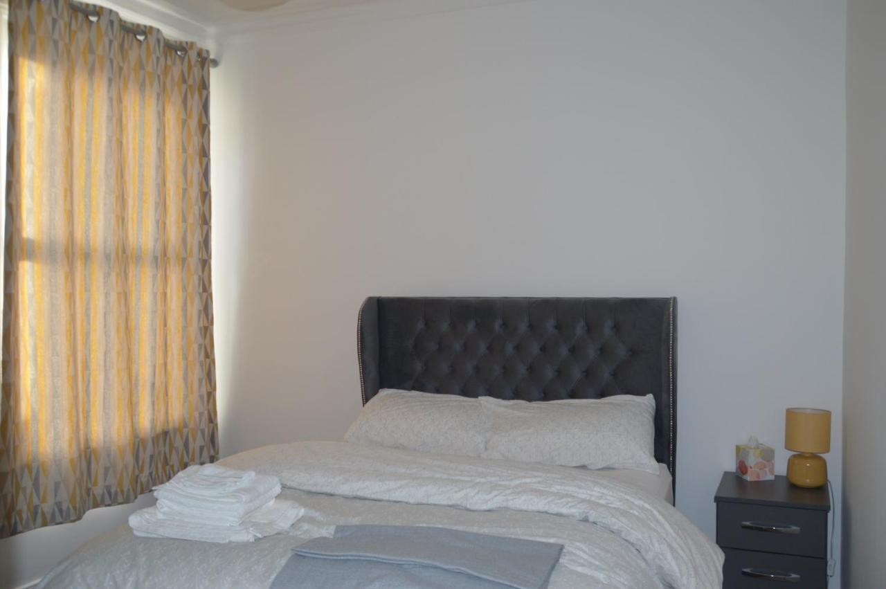 Two Bedroom Apartment In Londra Esterno foto