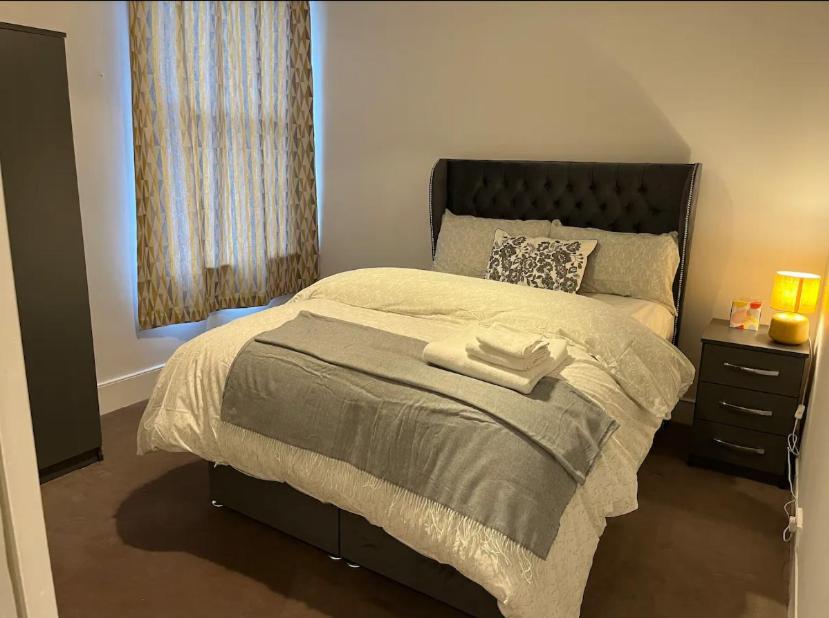 Two Bedroom Apartment In Londra Esterno foto
