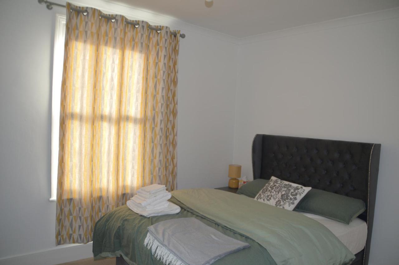 Two Bedroom Apartment In Londra Esterno foto