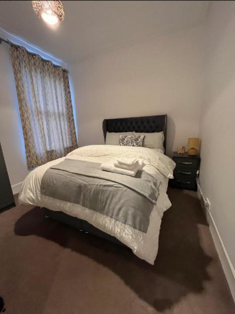 Two Bedroom Apartment In Londra Esterno foto